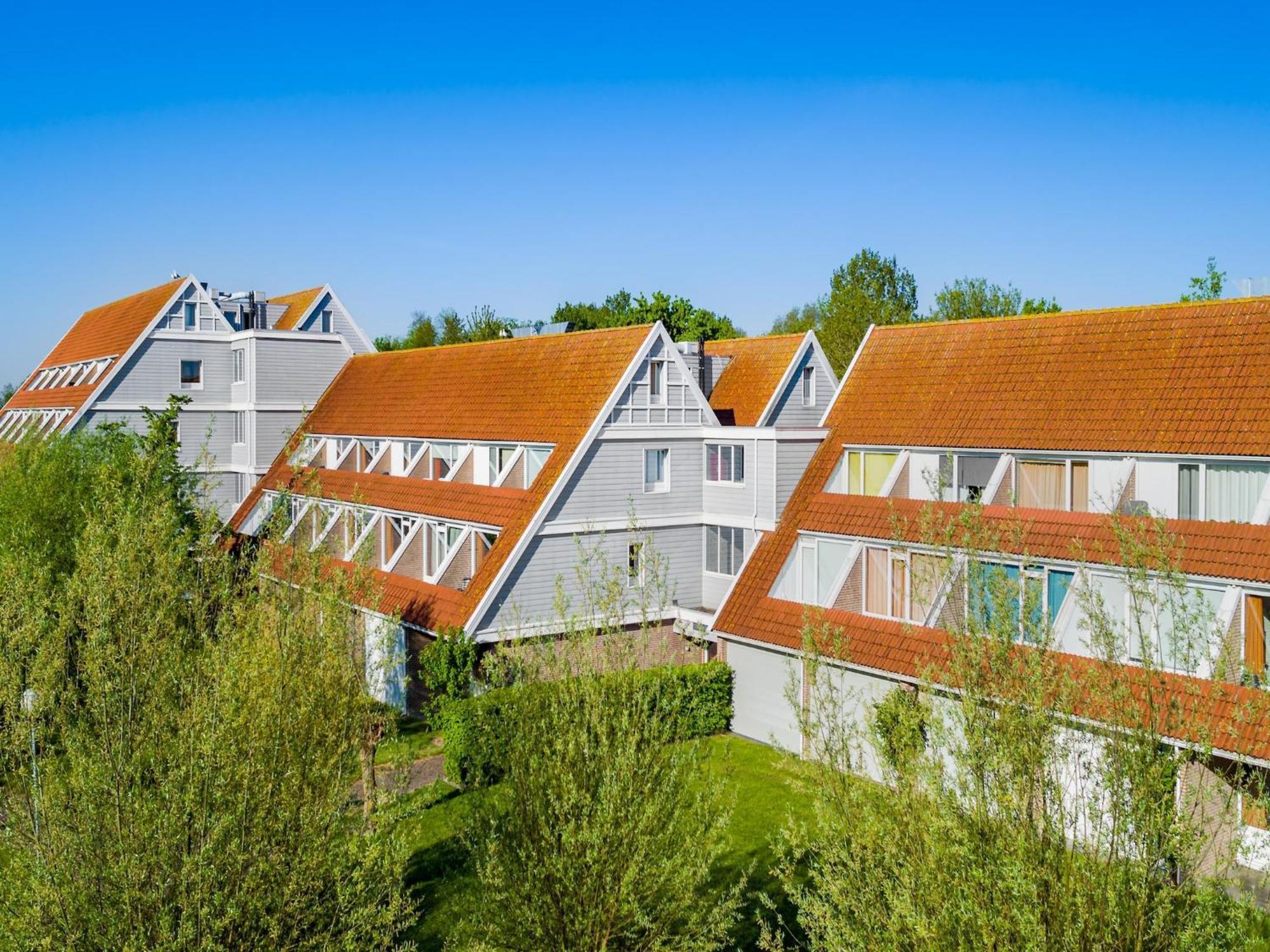 Restyled With Sauna, In A On The Grevelinger Appartement Bruinisse